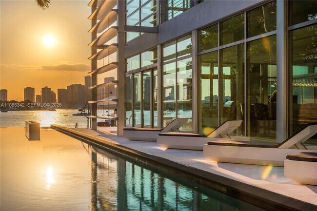 Building Photo - 440 S Hibiscus Dr