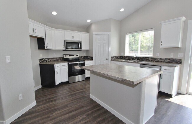 Building Photo - 2897 W Jayton Dr