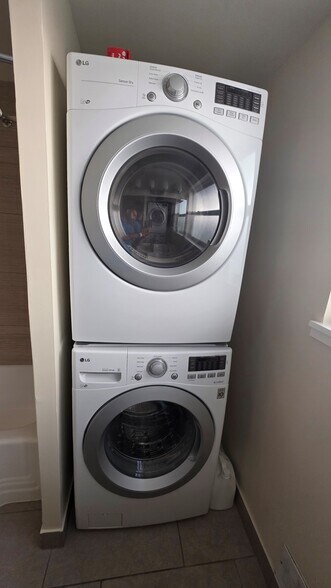 Building Photo - 1588 Alki Ave SW