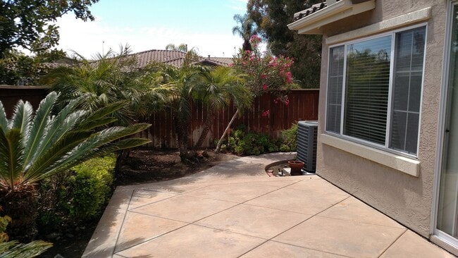 Building Photo - Amazing 4 bedroom home in gated community near highly rated schools and beach