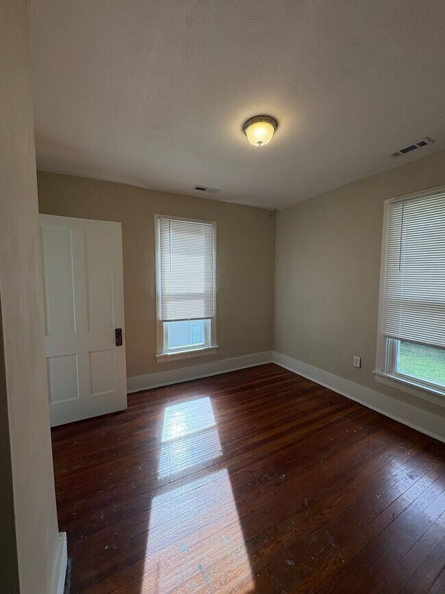 Building Photo - For Rent