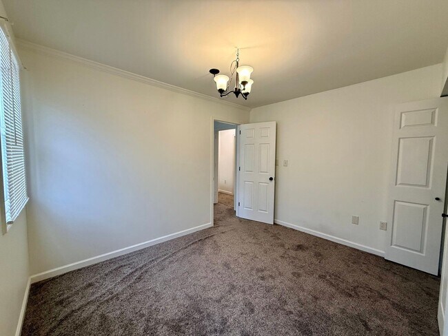 Building Photo - 202 Heatherwood Dr