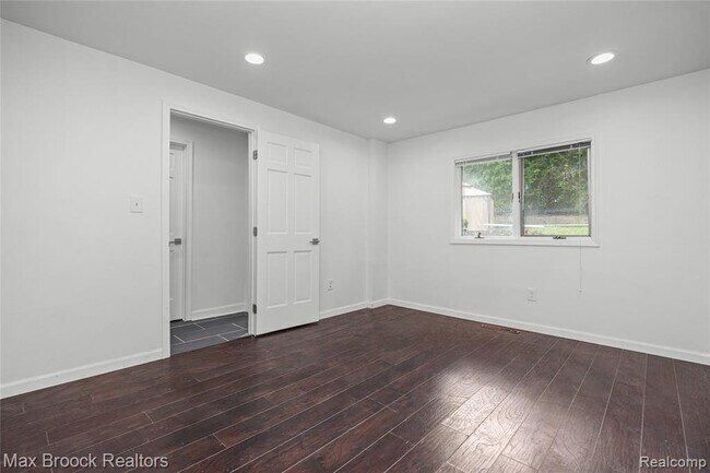Building Photo - 3332 Barlyn Ln