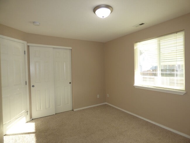 Building Photo - 3 bed 2.5 bath House in Stayton!! Close to...