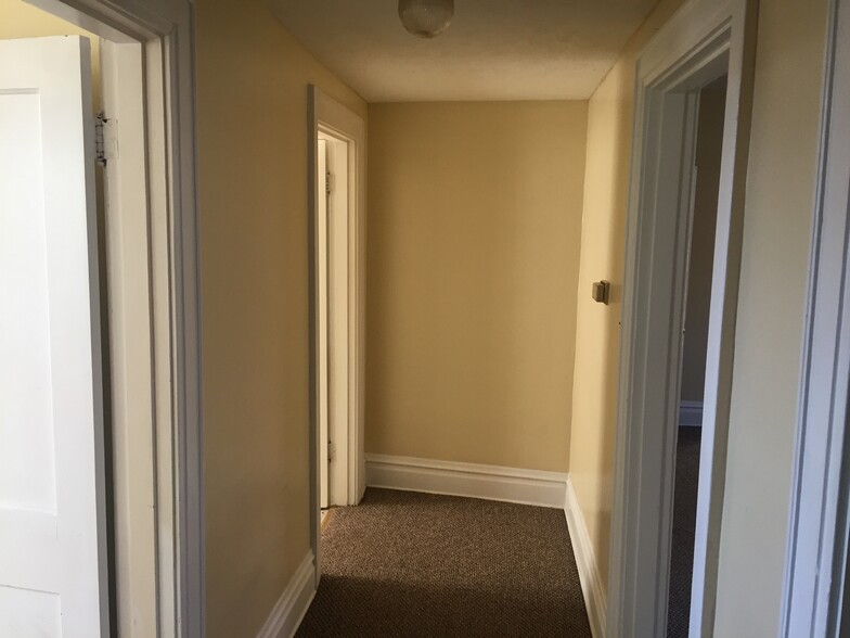 Building Photo - 704 10th Ave