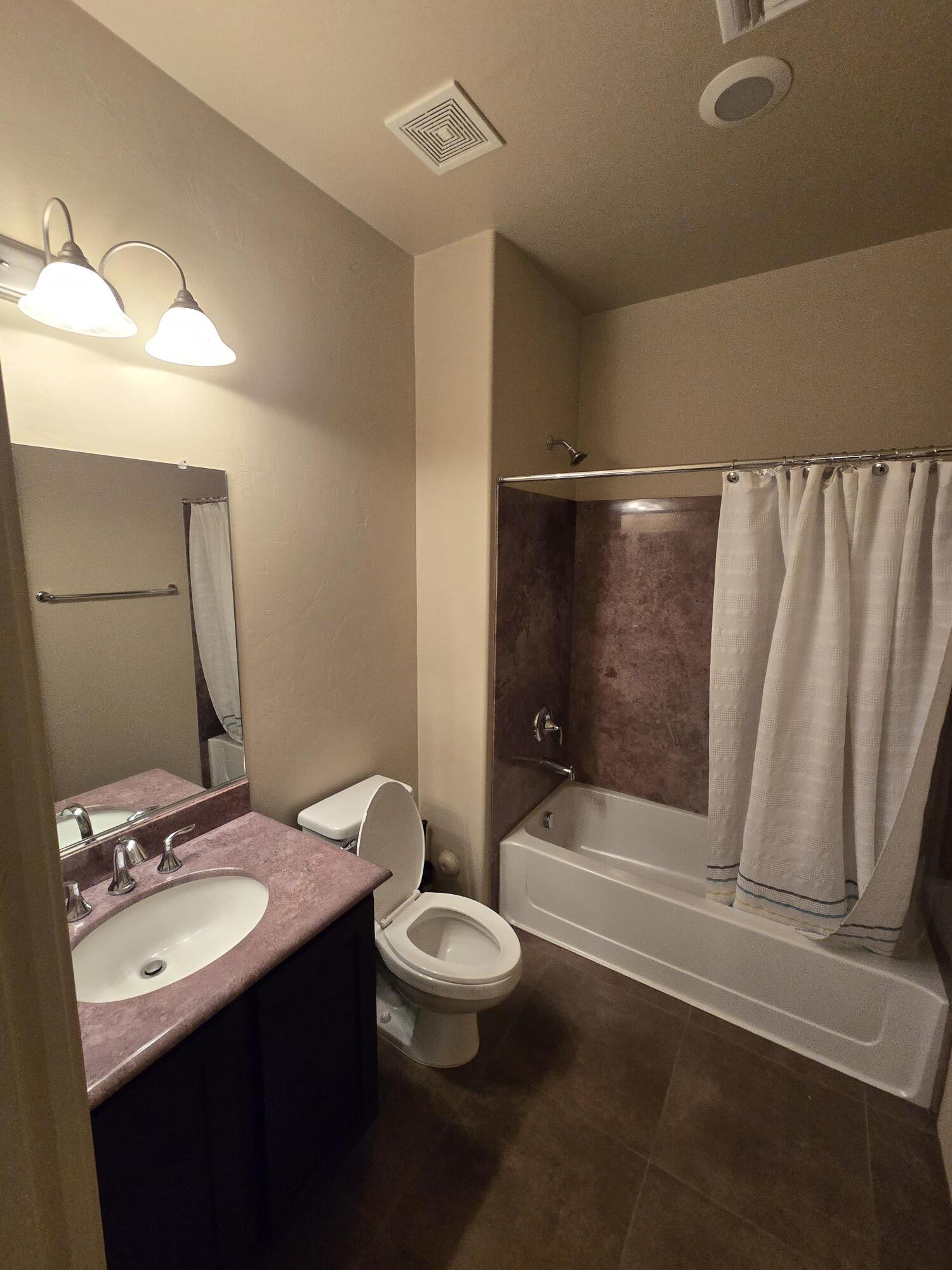 Building Photo - 402 E Croydon Park Rd