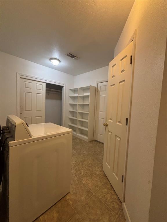 Building Photo - 211 Long Dr