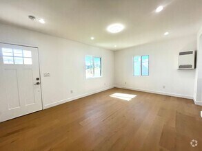 Building Photo - 624