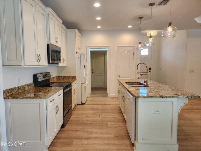 Building Photo - 114 Heather Dr