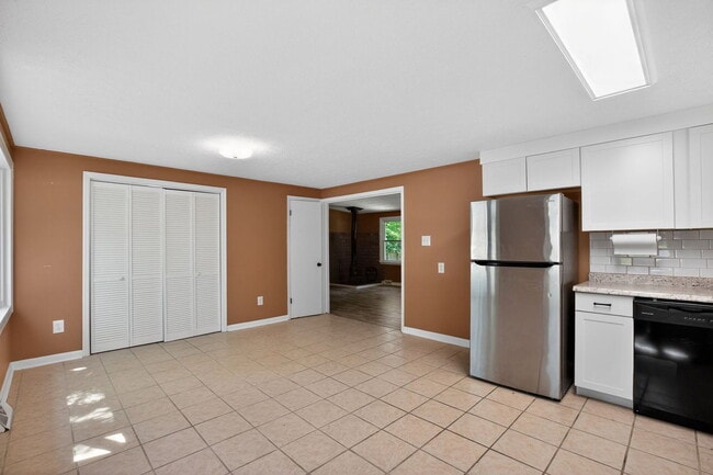 Building Photo - 22929 Town Creek Dr