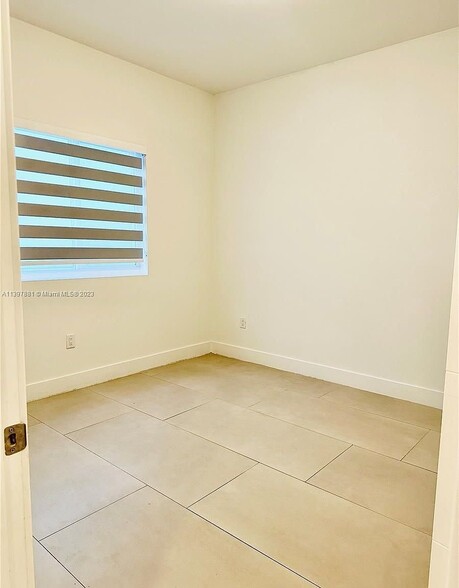 Building Photo - 3586 Franklin Ave