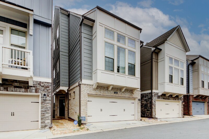 Building Photo - 1125 Kirkland Circle