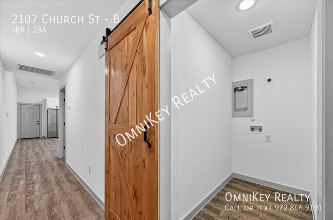Building Photo - 2107 Church St