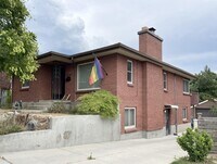 Building Photo - 2530 Blaine Ave