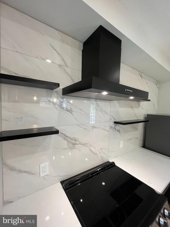 Building Photo - 327 Whittier St NW