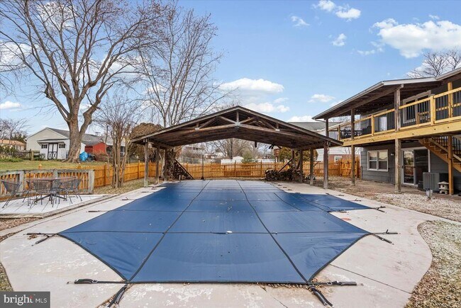 Building Photo - 220 Garnett Rd