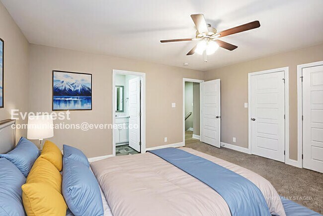 Building Photo - Lovely 2-Bedroom Townhome with Garage / Pe...