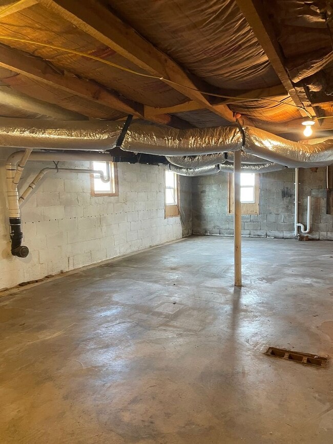 Building Photo - 89 Leach St