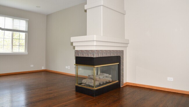 Building Photo - 3467 Ravinia Cir