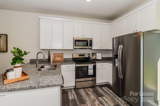 Building Photo - 929 Ranchero St