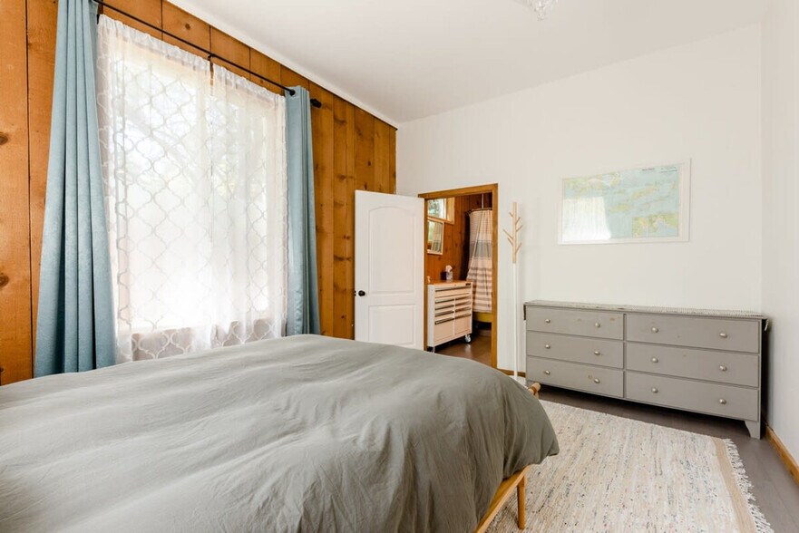 Building Photo - 4403 W Alpine St