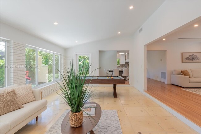 Building Photo - 920 Alava Ave