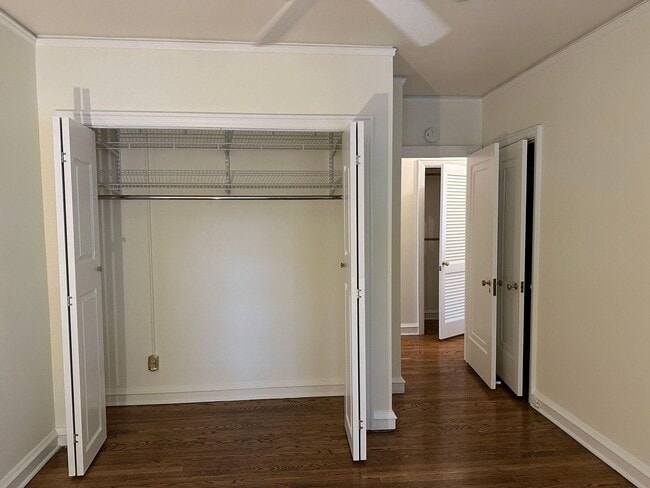 Building Photo - 2227 E Woodstock Pl