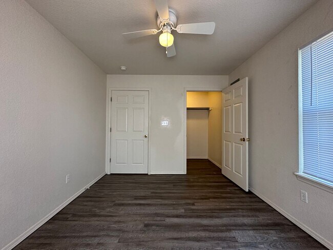 Building Photo - 1322 N 47th St
