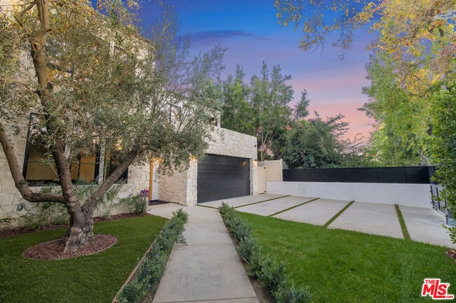 Building Photo - 4256 Camellia Ave