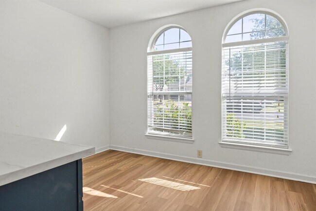 Building Photo - 789 Kingfisher Ln