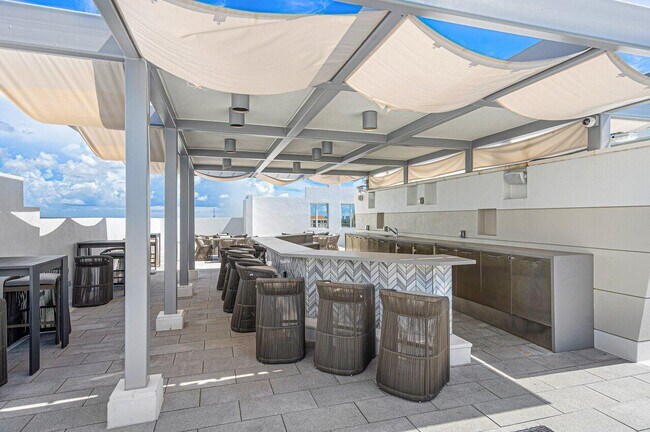 Building Photo - 155 E Boca Raton Rd