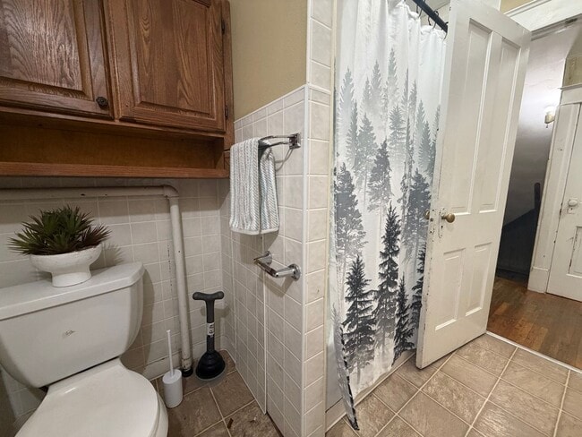 Building Photo - 2 bed, 1 bath home for rent in West Waterloo