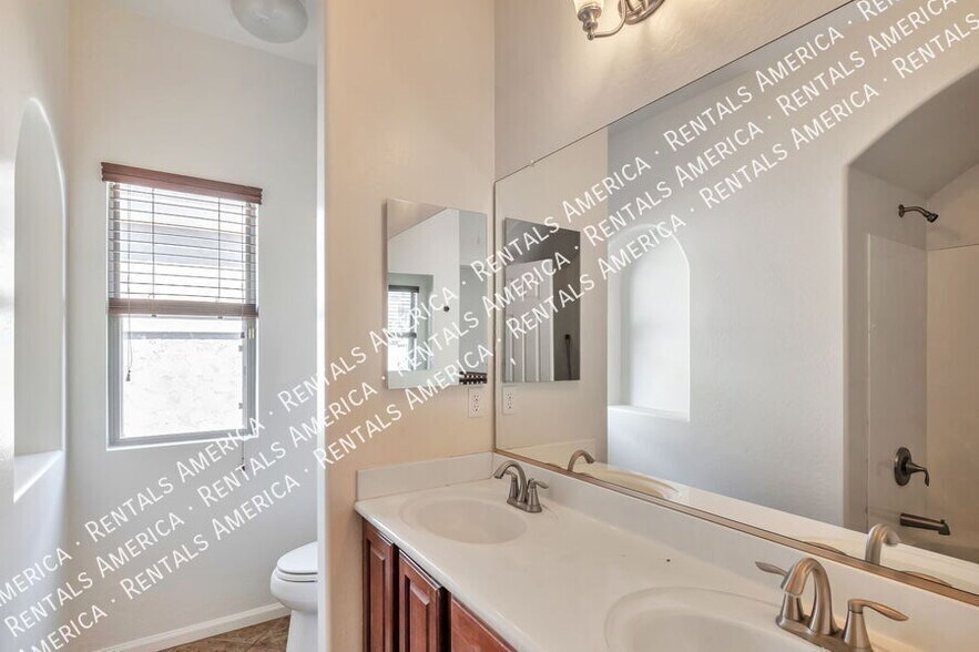 Building Photo - 5433 W Redbird Rd