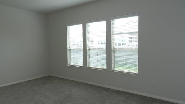 Building Photo - 12012 Reindeer Dr