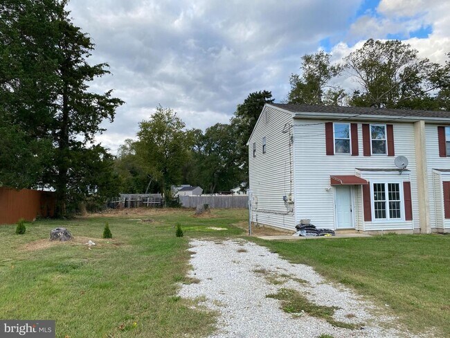Building Photo - 566 Pleasant Dr