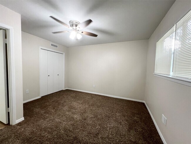 Building Photo - 2400 5th St