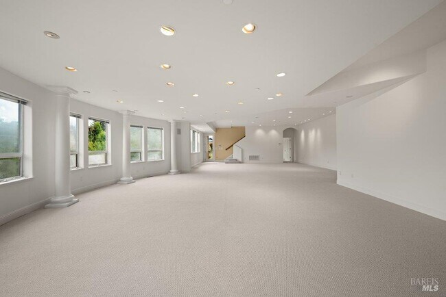 Building Photo - 10 Warrens Way