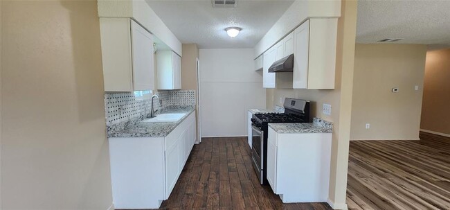Building Photo - 1804 Greenhill Dr