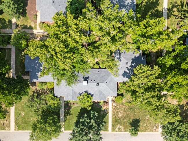 Building Photo - 725 Berick Dr