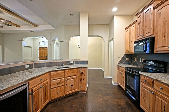 Building Photo - 2223 Sun Chase Blvd