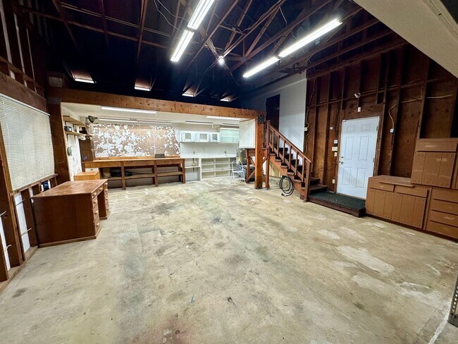 Building Photo - charming 3-bedroom, 2-bathroom