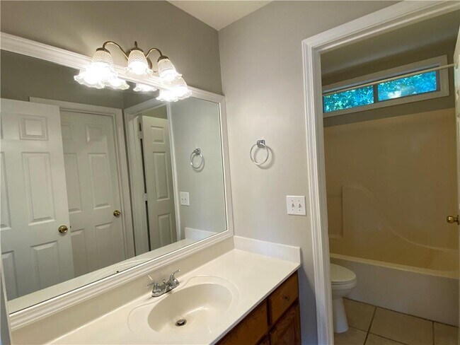 Building Photo - 612 Braidwood Dr NW