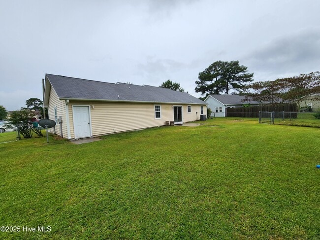Building Photo - 405 Alec Ct