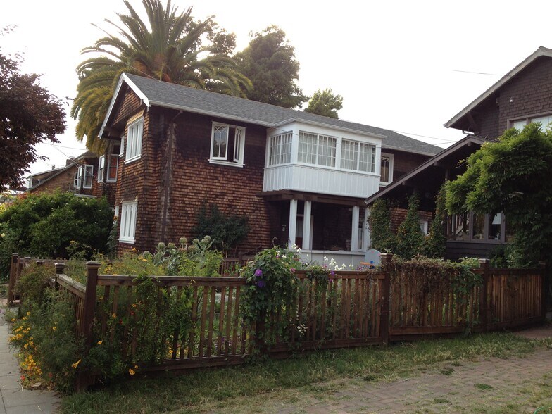 East side of home, sunroom, front bedroom - 2615 Parker St