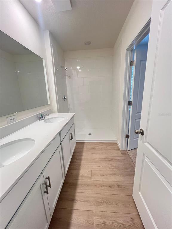 Building Photo - 2085 Walnut Crk Dr