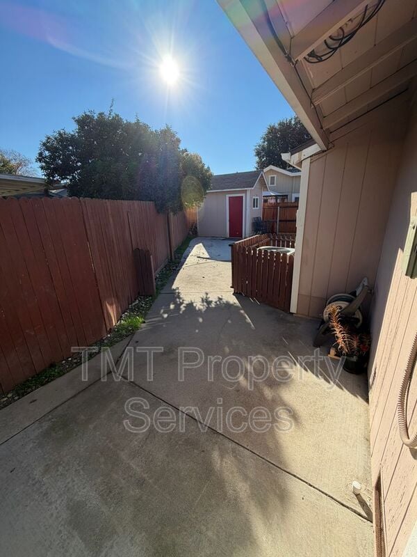 Building Photo - 7457 Windbridge Dr