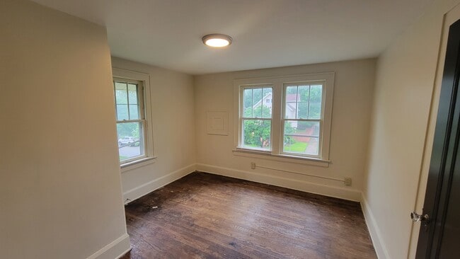 Building Photo - 924 Stadelman Ave