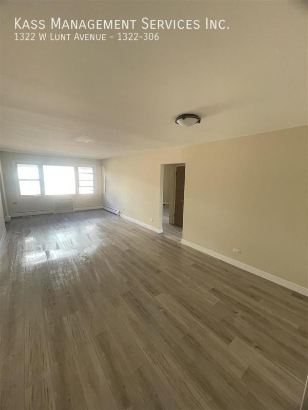 Building Photo - 1322 W Lunt Ave