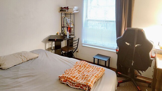 Building Photo - 320 Brown St St