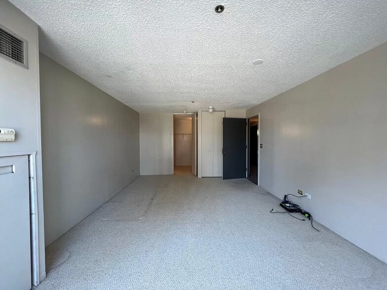 Building Photo - 111 W Maple St